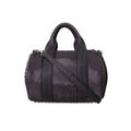 ROCC0 BLACK SHINY PADDED BRUSHED NYLON（W34.3cm x H23.5cm x D23.5cm） 12万0,000円</br>ナイロン素材により軽量化され たスポーティーな装いのアイコ ンバッグ。三越伊勢丹限定。