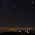 夜明けのオリオン座と流星