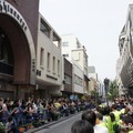 横浜元町でF1マシンが公道走行…観客1万1000人集まる