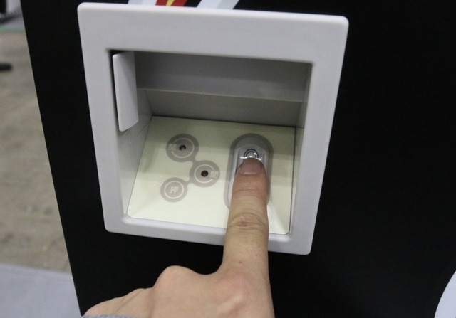 指紋データは解錠操作を行った段階で消えるため安心して利用できるという（撮影：防犯システム取材班）