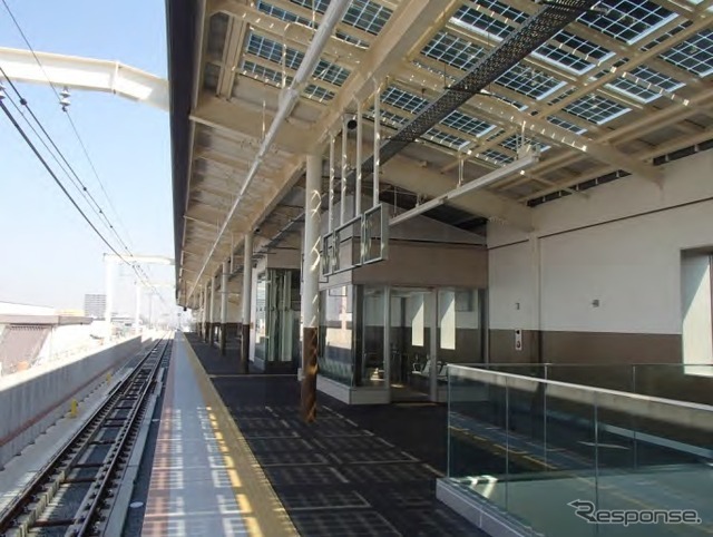 羽衣駅に整備された新しい下り高架ホーム。5月14日から使用を開始する。