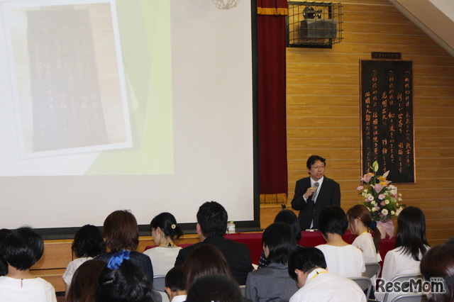 全体会 学校長挨拶のようす