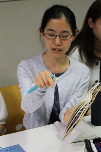 手帳のスケジュール表について語る浅田園子さん