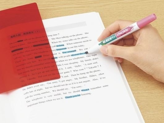 緑マーカーは、教科書や参考書の文字を塗って覚えるのに最適