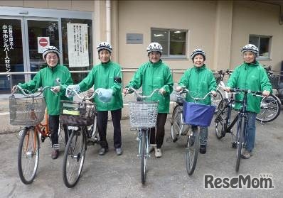 ハローキティ・さくら学院が呼びかけ、自転車用ヘルメットを被ろう 5枚 