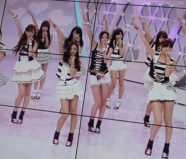 AKB48が出演するNHKの歌番組「MUSIC JAPAN」のスタジオ収録現場風景を上映