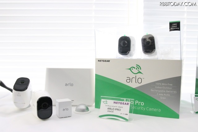 「Arlo Pro」のカメラ2個セットの市場想定価格は、49,980円とのこと。増設カメラとしてのカメラ単体だと、21,800円、予備バッテリーは5,980円という市場想定価格となっている（撮影：防犯システム取材班）