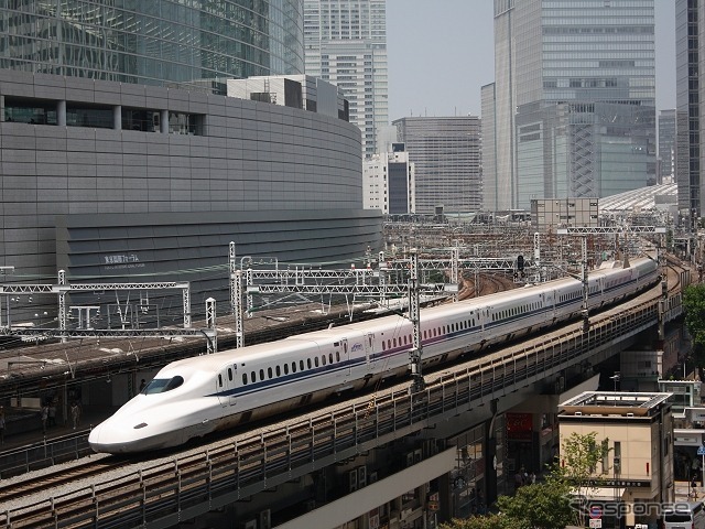 東海を含むJR各社は今年4月に発足30周年を迎えた。写真はJR東海の東海道新幹線。