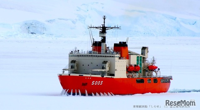 南極観測船「しらせ」　(c) 国立極地研究所