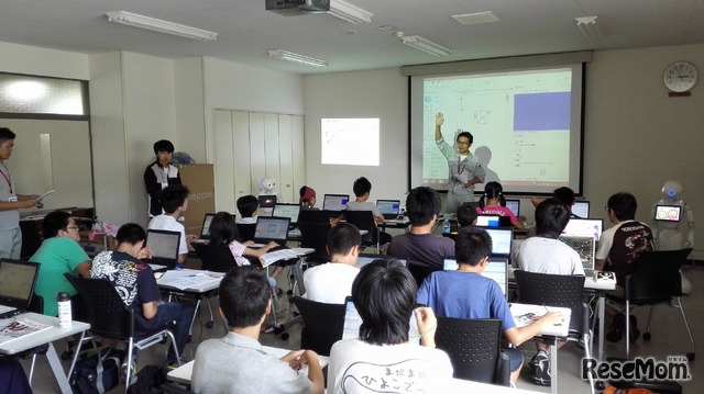 飯田ケーブルテレビ主催のプログラミング教室のようす