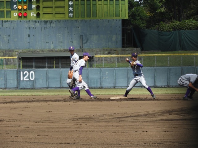 溌溂と試合前のノックをこなす選手たち