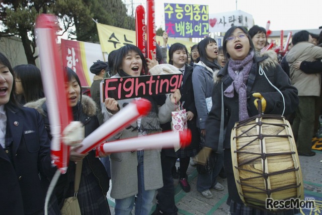 Test at a school on November 23, 2005 in Seoul, South Korea　