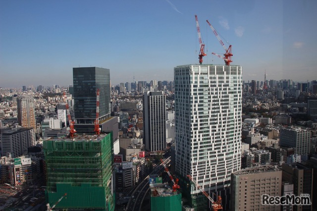 2018年秋開業予定の「渋谷ストリーム（SHIBUYA STREAM）」ビル（写真右）