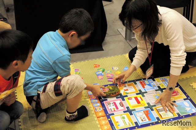 カードでピピッとはじめてのプログラミングカー体験会（イメージ）