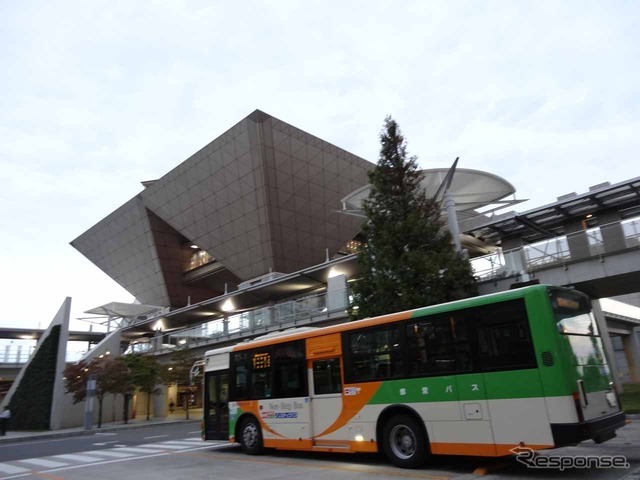 ゆりかもめの国際展示場正門駅の正面にある東京国際展示場。
