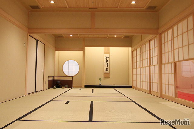TGG　3階「Japanese Culture Space（311）」は畳敷きの空間。英語で茶道などの日本文化に挑戦できる