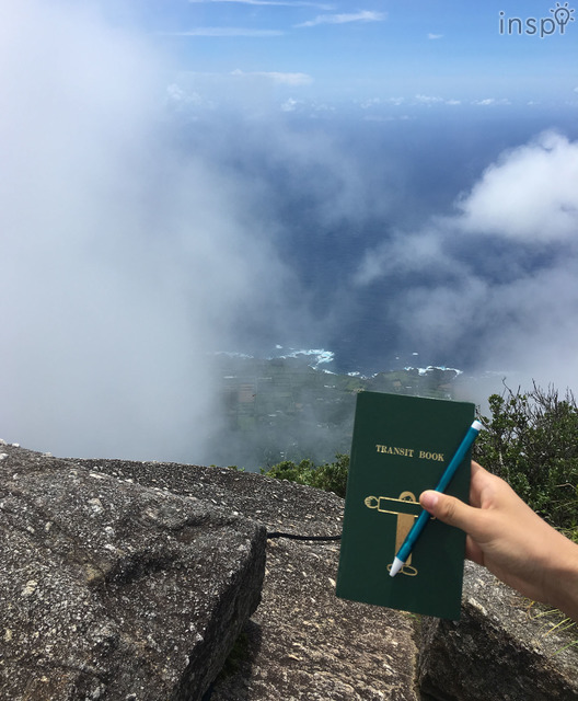 イラストレーターノリタケさんの野帳を、登山記録のために持参も、体力的な問題で余裕なく、登山開始時間だけを記入して終わる。