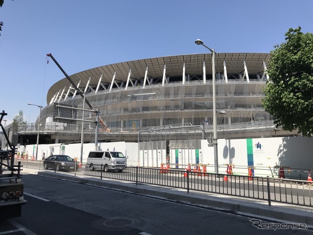 建設中の国立競技場（5月、東京）