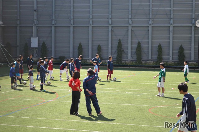小学生が桜丘中学校のサッカー体験会に参加 小学生の活躍に保護者も歓声 4枚目の写真 画像 リセマム