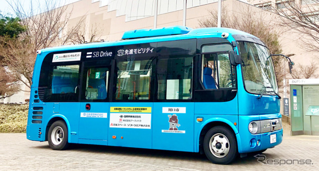 使用する自動運転バス車両