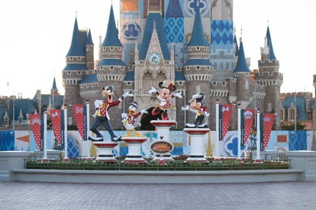 37周年を祝ってBIGが登場！(C) Disney