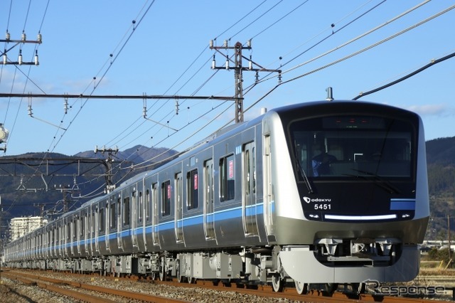 小田急の最新通勤用電車5000形。