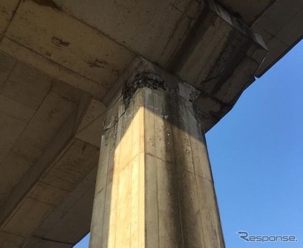 損傷した高架橋の柱。福島～白石蔵王間。