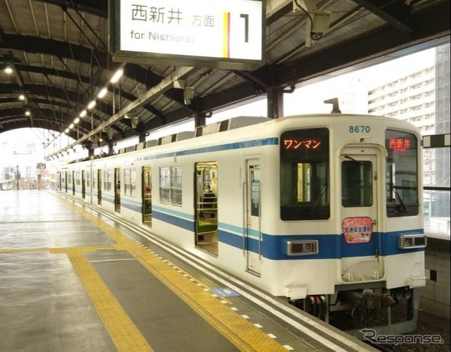 東京都足立区内の西新井駅と大師前駅を結ぶ大師線の列車。同線の営業距離は1.0kmで、短区間での自動運転が試される。