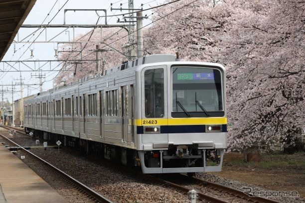 3編成が増備される東武日光線用20000系リニューアル車。
