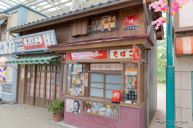 たばこ屋さんの2階には靴下が干してある。