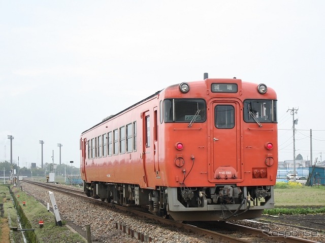 津山線の新たな観光列車の改造種車となるJR西日本のキハ40形。写真は富山県の城端線のもの。