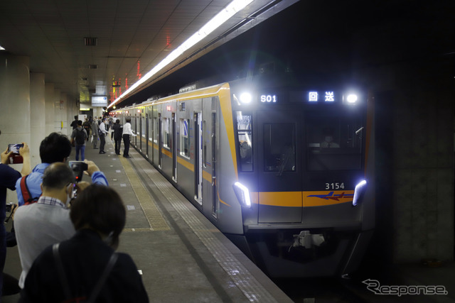 京成電鉄ミステリーツアー：東成田到着。車両はいったん成田まで引き上げのため「回送」表示となっている。