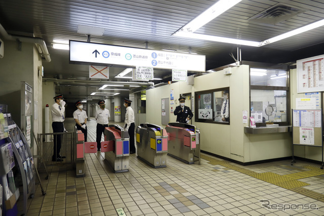 京成電鉄ミステリーツアー：これから東成田駅＝旧・成田空港駅のスカイライナー乗り場を見学する。