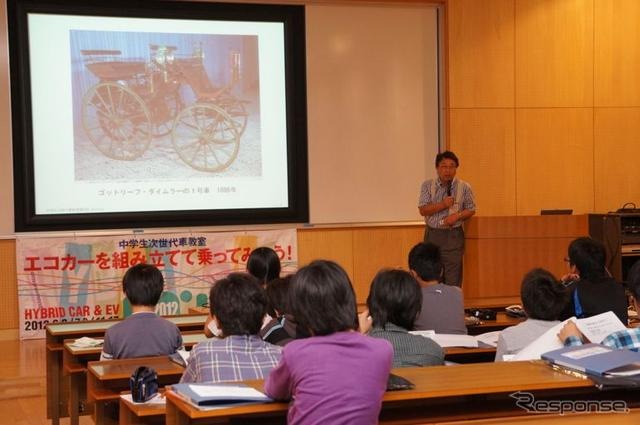 中学生がハイブリッドカー組み立て＆試乗を体験