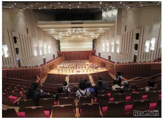 「劇場ツアー」参加者のようす