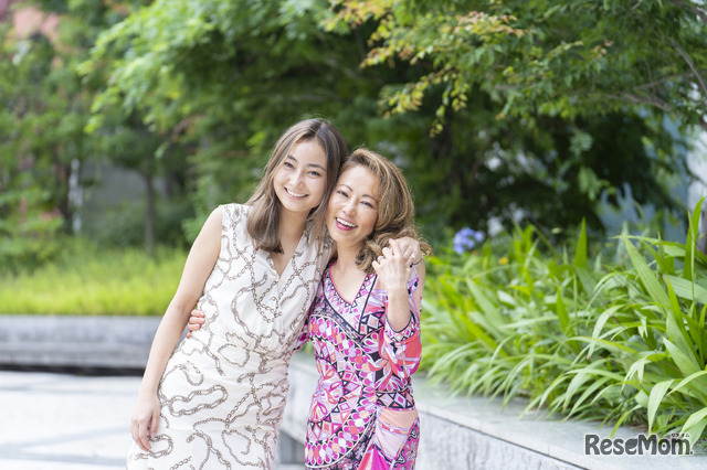 新刊『しなさいと言わない子育て』の出版イベントのために来日したボーク重子さん・スカイさん親子