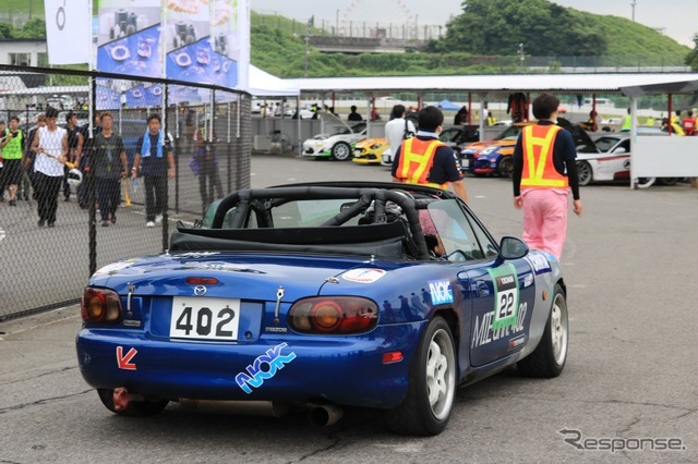 ロードスターで参戦する三重大学