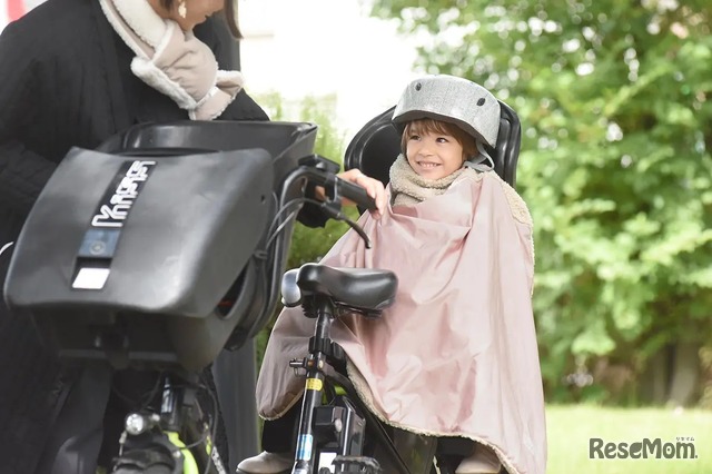 首元から足元まですっぽり 自転車用防寒ブランケット