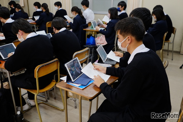 2020年度より教員・生徒ともに1人1台端末環境を整備している浦和実業学園中学校・高等学校