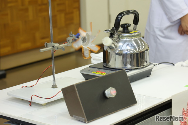 蒸気でタービンを回す石炭火力発電の仕組みを実験