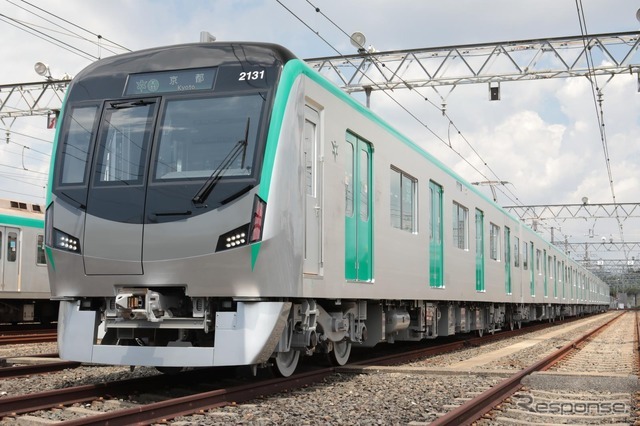 曲面を多用して近未来的なイメージにまとめられたアルミ合金製の京都市営地下鉄・20系。