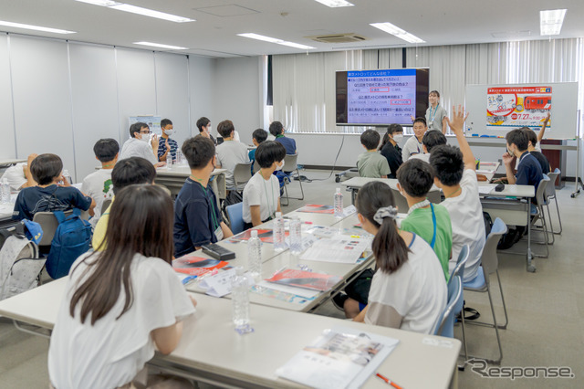 解答発表は盛り上がっていた。