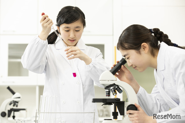 昭和女子大学の研究施設を積極的に活用する実験・実習重視のカリキュラム