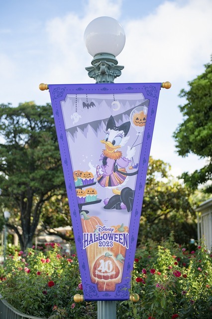 撮影スポットが盛りだくさん！！東京ディズニーランド「ディズニー・ハロウィーン」デコレーションを紹介 As to Disney artwork, logos and properties： (C) Disney