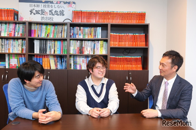 受験生時代を振り返る、左から近藤さん、横山さん、久保田先生