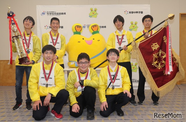 優勝した神奈川県代表栄光学園高等学校