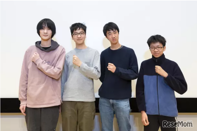 IOI 2024日本代表選手 左から 尼丁さん、太田さん、林さん、平澤さん