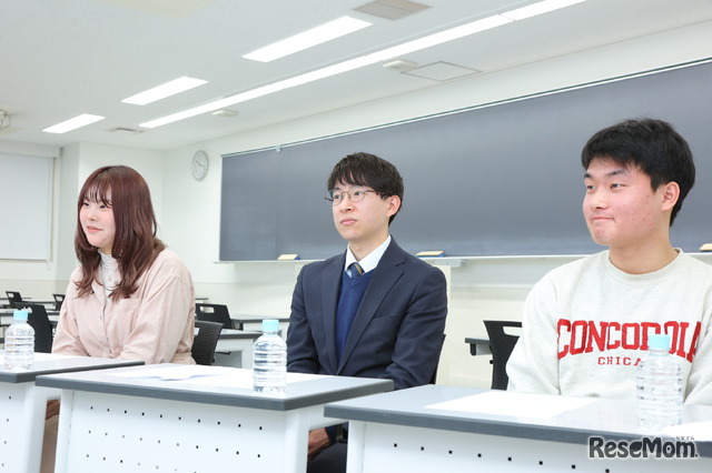 左から、丸茂さん、駿台予備学校町田校の岩田氏、遠藤さん