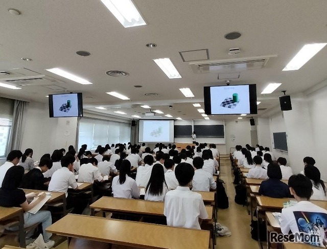 生田キャンパス高大連携プログラム（高校生向け公開講座）のようす