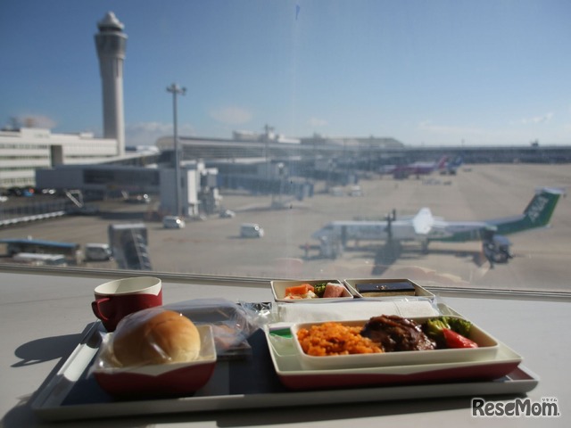 機内食ランチをプレゼント（写真は2023年度）